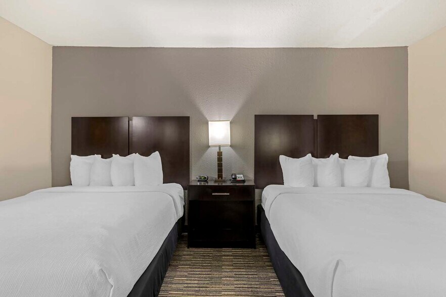 More Photos Of 2911 Gilmore Dr, Jonesboro Hotel For Sale