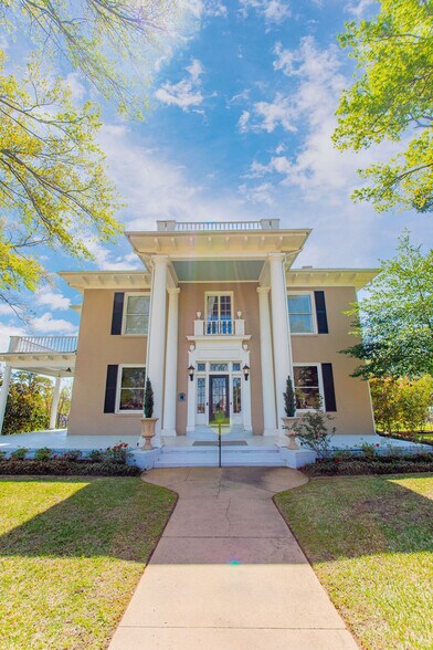 More Photos Of 313 E Charnwood St, Tyler Office For Lease