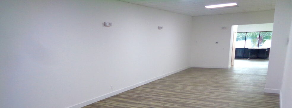 More Photos Of 11300-11354 Wiles Rd, Coral Springs General Retail For Lease