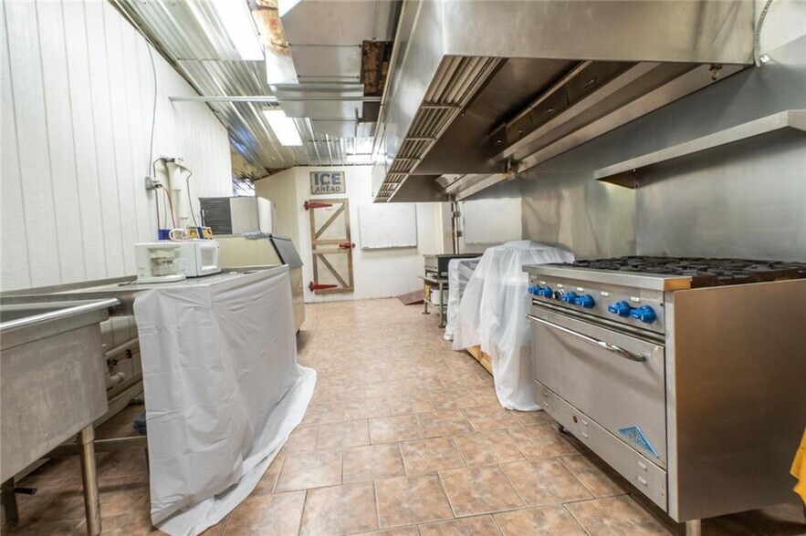More Photos Of 233 Hwy 75, Sycamore Restaurant For Sale