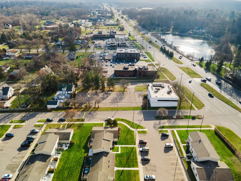 More Photos Of 44060 Woodward Ave, Bloomfield Hills Medical For Lease