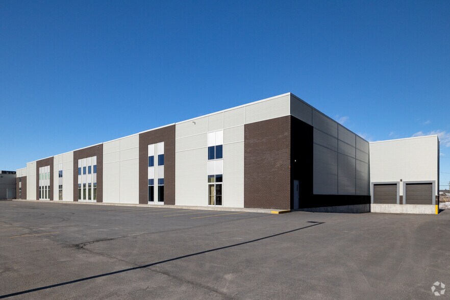 More Photos Of 2020 Rte Transcanadienne, Pointe-claire Office For Lease