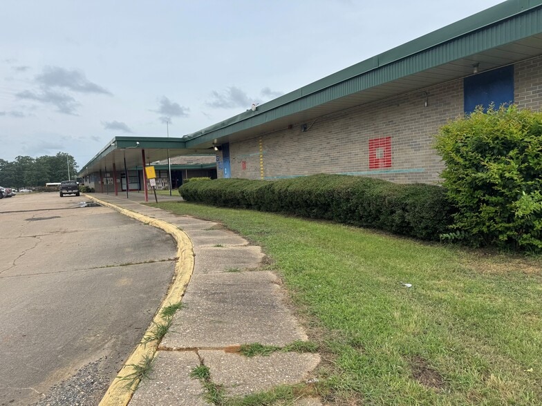 Primary Photo Of 3000 Dr Martin Luther King Dr, Shreveport Specialty For Sale