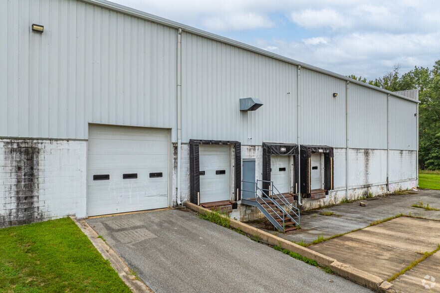 More Photos Of Pencader Corporate Center, Newark Manufacturing For Lease