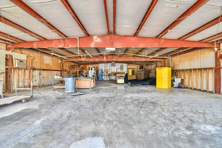 More Photos Of 217 N Main St, Mount Pleasant Service For Lease