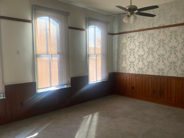 More Photos Of 211 S Court St, Medina Storefront Retail Office For Lease