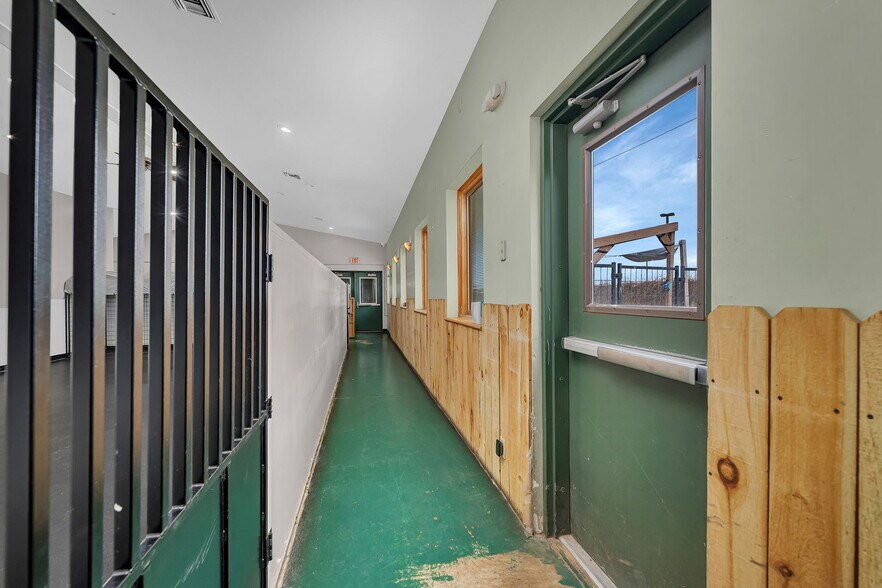 More Photos Of 441 E Stevenson Rd, Ottawa Restaurant For Sale