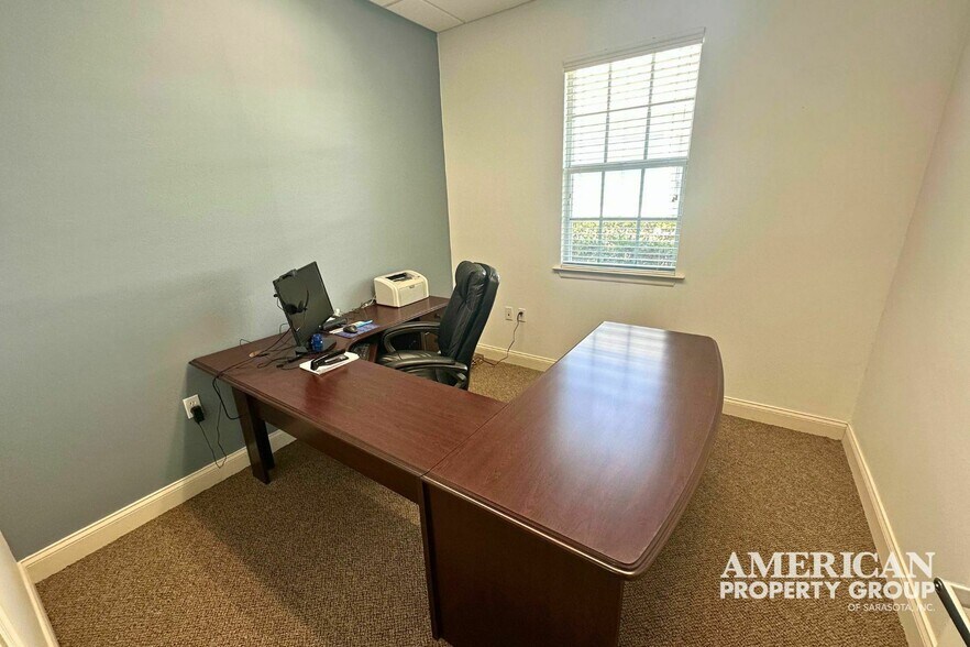 More Photos Of 5672-5674 Marquesas Cir, Sarasota Medical For Sale