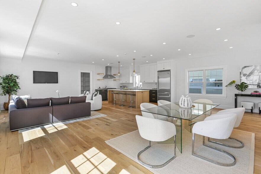 More Photos Of 25 Henry St, Greenwich Apartments For Sale