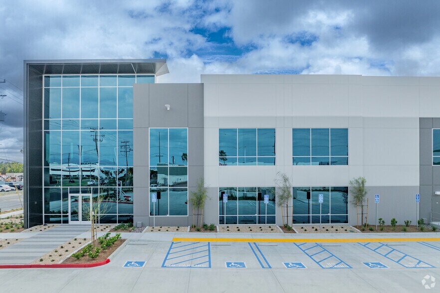 More Photos Of 3071 E Coronado St, Anaheim Warehouse For Lease