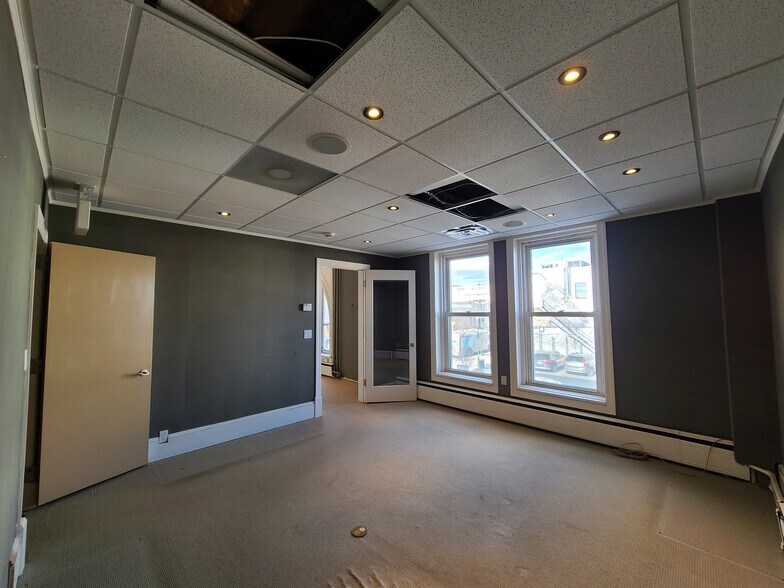 More Photos Of 17-19 Beechwood Rd, Summit General Retail For Sale