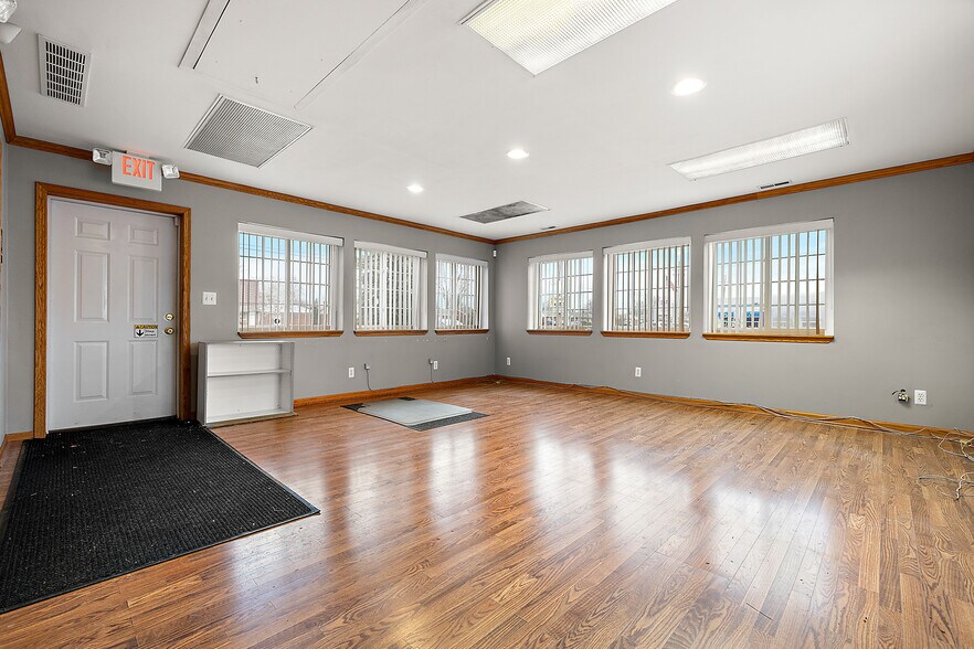 More Photos Of 18200 E 13 Mile Rd, Roseville Office For Sale