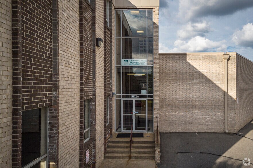 More Photos Of 5261-5263 Port Royal Rd, Springfield Flex For Lease