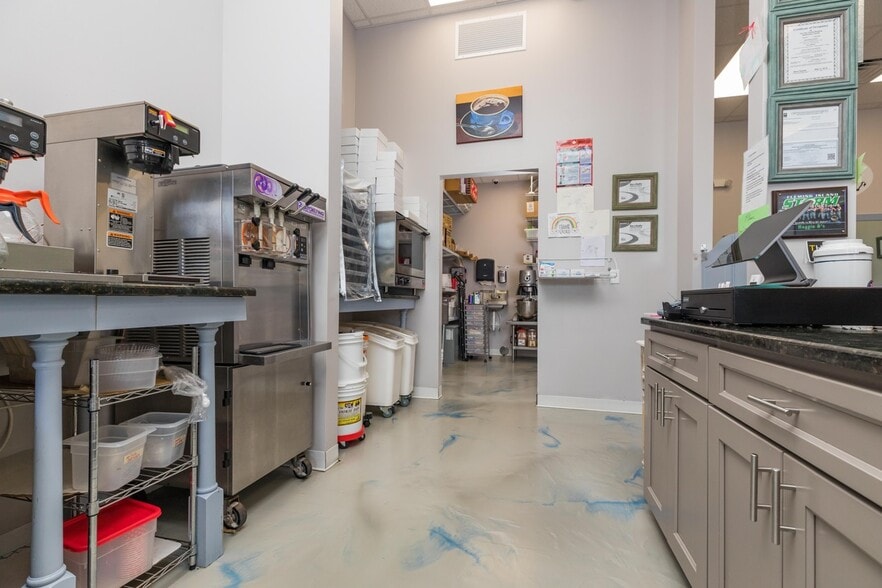 More Photos Of 2219 County Road 220, Middleburg General Retail For Sale