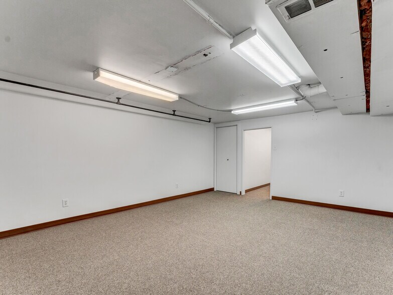 More Photos Of 622 3 St SE, Medicine Hat General Retail For Lease