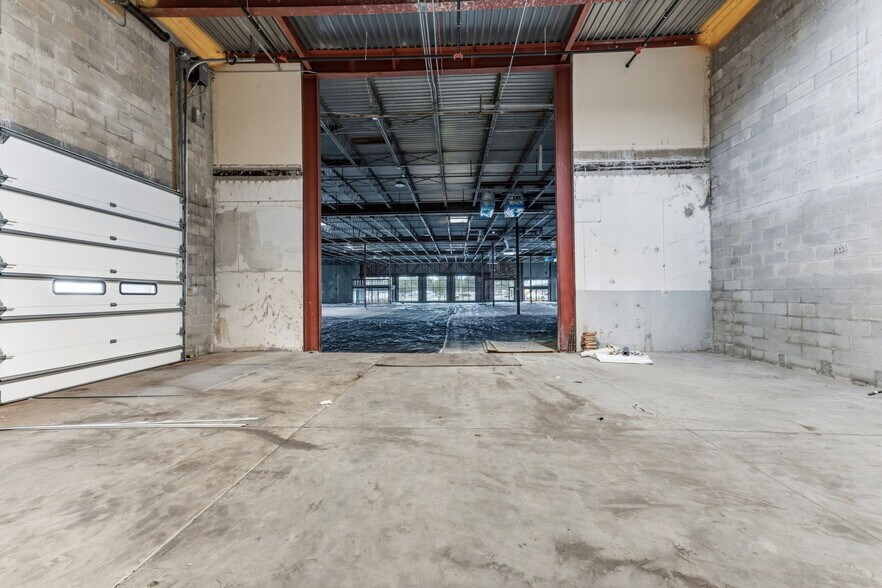 More Photos Of 2519 N McMullen Booth Rd, Clearwater Freestanding For Lease