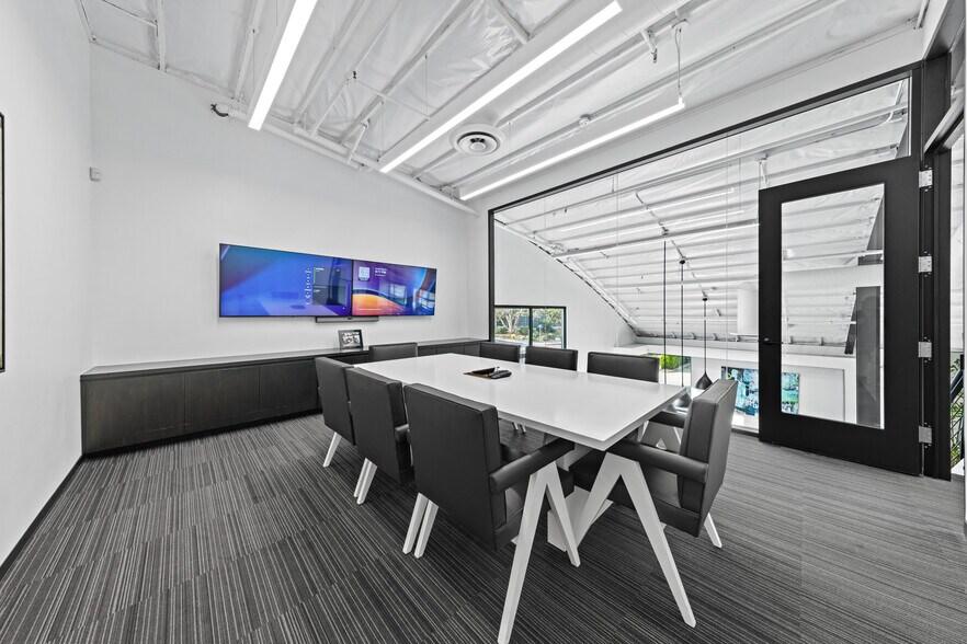 More Photos Of 236 S Sierra Ave, Solana Beach Loft Creative Space For Sale