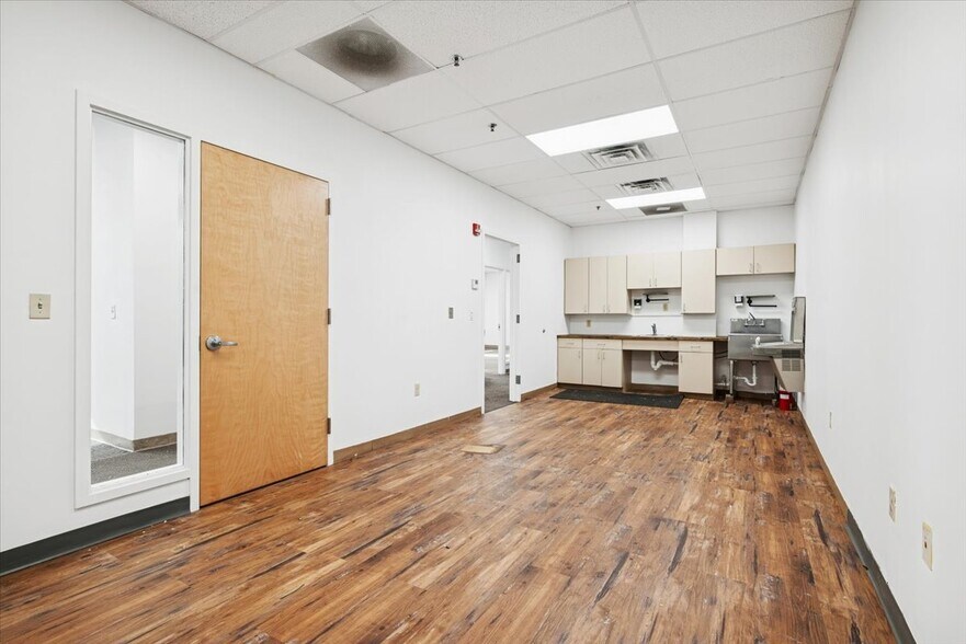 More Photos Of 509-513 W Union Ave, Bound Brook Freestanding For Lease