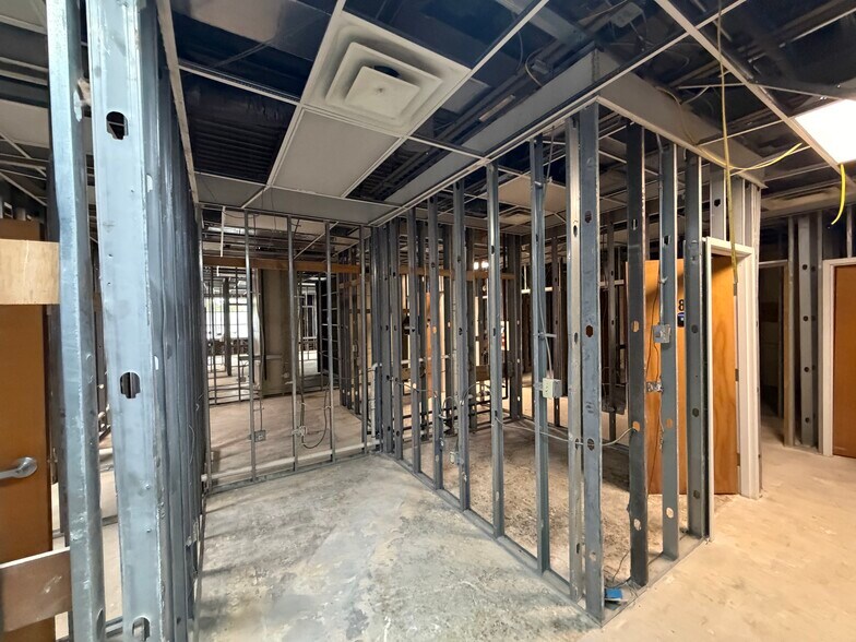 More Photos Of 2100 Ferry St, Easton Medical For Lease