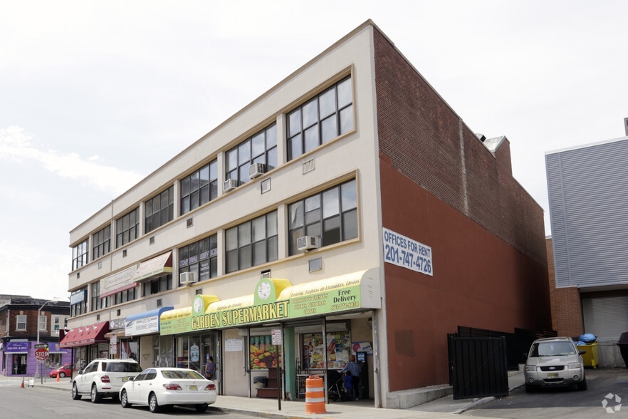 More Photos Of 39-45 Garden St, Passaic Office For Lease
