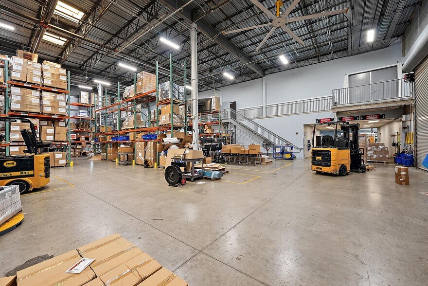 More Photos Of 3126 Jupiter Park Dr, Jupiter Warehouse For Lease