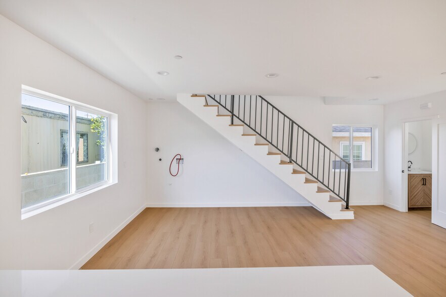 More Photos Of 10905 Dalerose Ave, Inglewood Multifamily For Sale