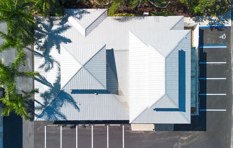 More Photos Of 525 8th St W, Bradenton Office For Sale