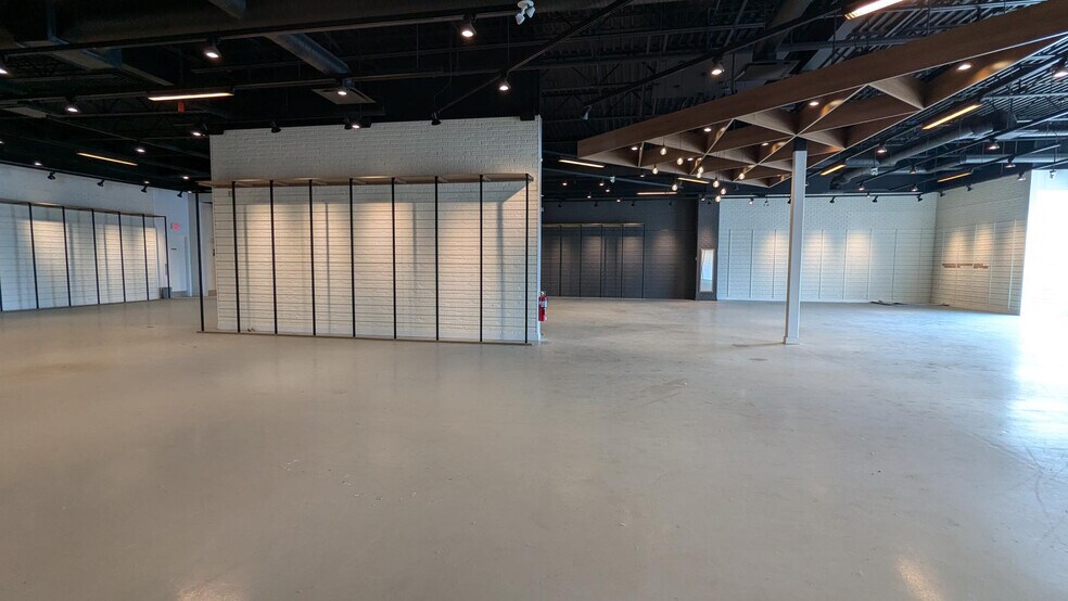 More Photos Of 100 Ranch Market, Strathmore Unknown For Lease