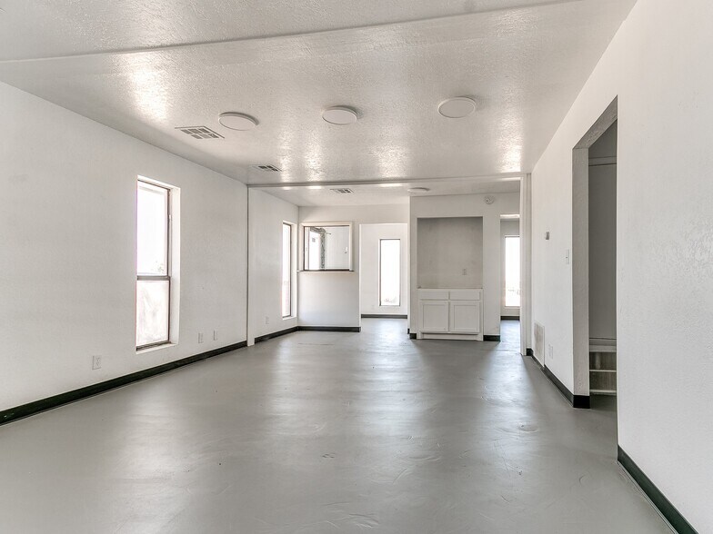 More Photos Of 7030 W Wilshire Blvd, Oklahoma City Storefront Retail Office For Lease