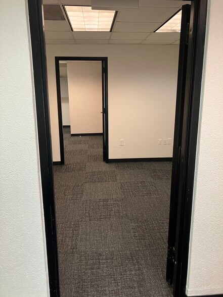More Photos Of 121 E Magnolia St, Friendswood Unknown For Lease