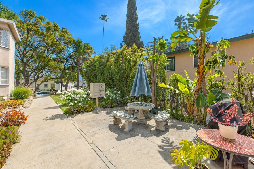 More Photos Of 1425 N Hayworth Ave, West Hollywood Multifamily For Sale