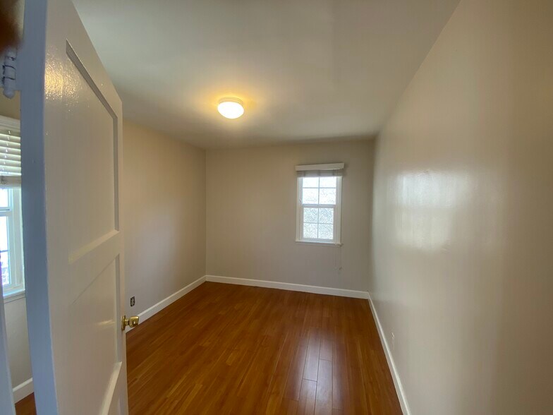 More Photos Of 2617-2619 Beverly Blvd, Montebello Loft Creative Space For Sale