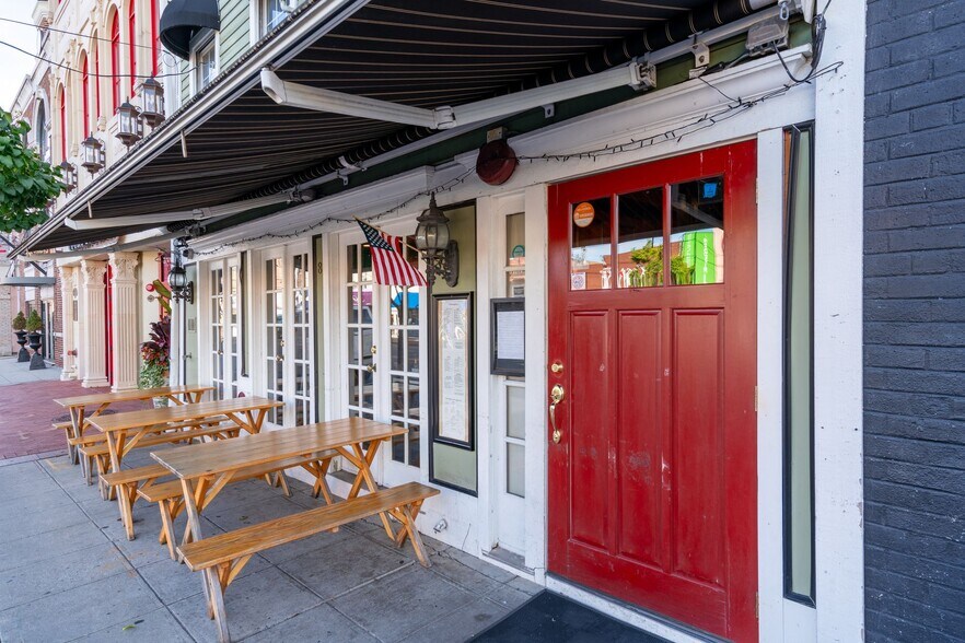 More Photos Of 8 Wall St, Huntington Restaurant For Sale