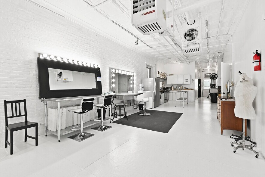 More Photos Of 447 W 36th St, New York Loft Creative Space For Sale