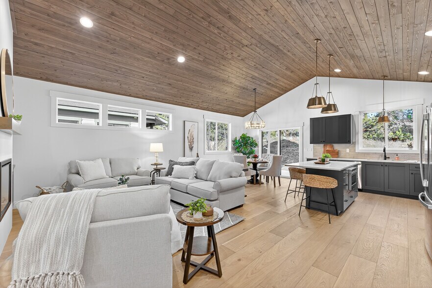 More Photos Of 101, 103, 105 Bighorn Court, Mccall Specialty For Sale