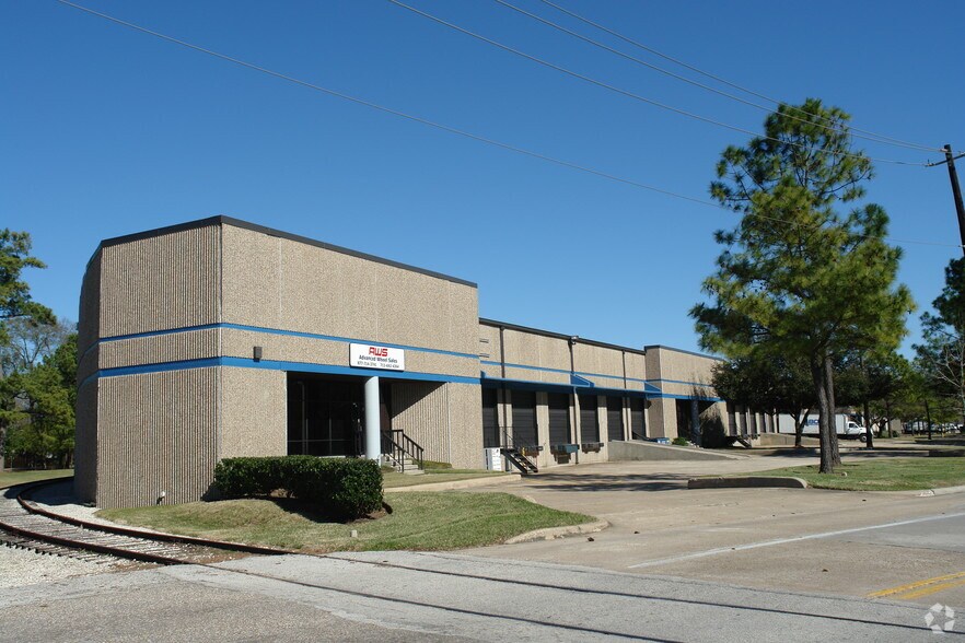 More Photos Of 302-350 W 38th St, Houston Warehouse For Lease