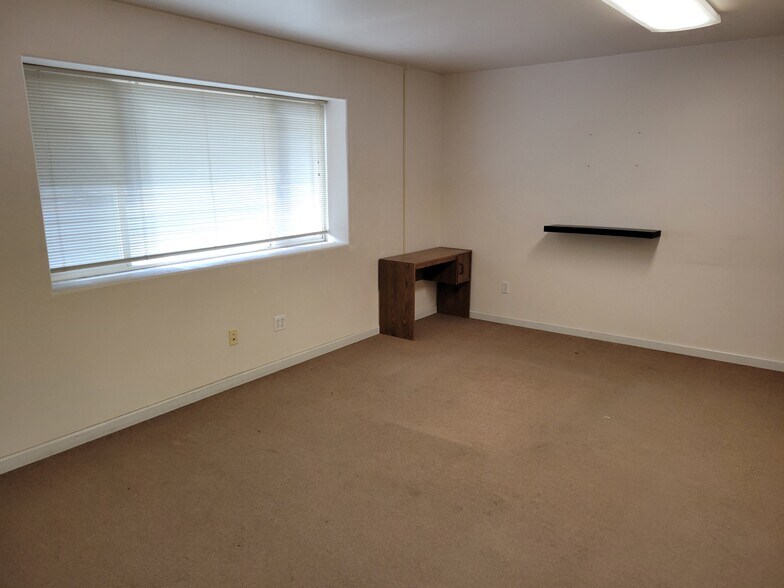 More Photos Of 500 NW Cherry Ln, Madras Industrial For Sale