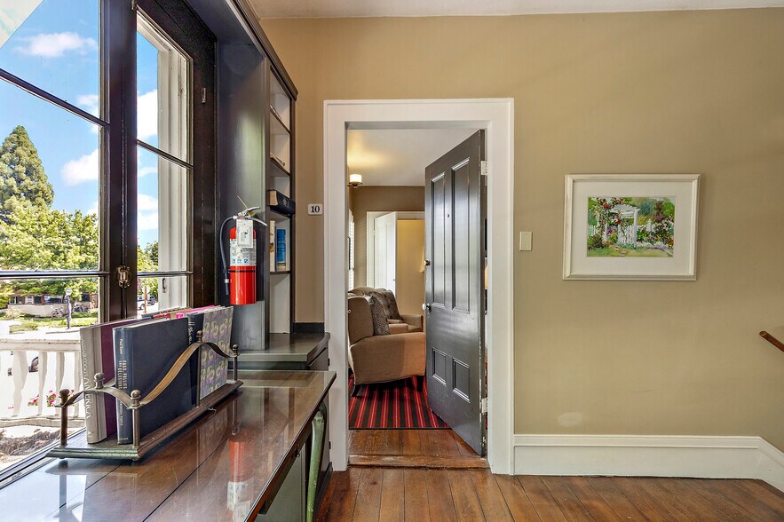 More Photos Of 240 E California St, Jacksonville Hotel For Sale