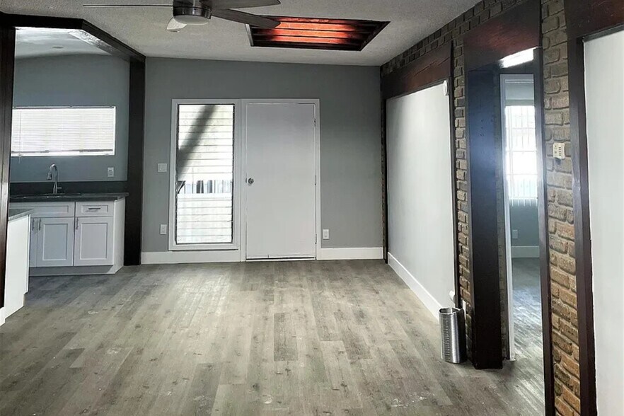 More Photos Of 2403 Louella Ave, Venice Apartments For Sale