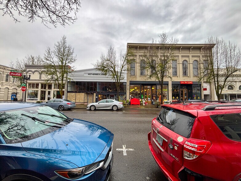More Photos Of 265 S Main St, Independence Storefront Retail Office For Sale