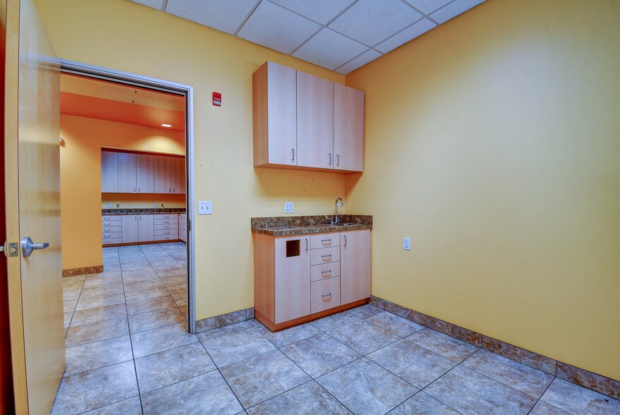 More Photos Of 15288 W Brookside Ln, Surprise Office For Lease