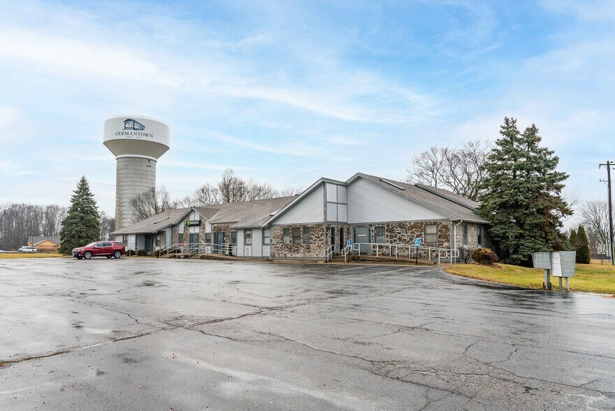 More Photos Of 1864-1870 Dayton Germantown Pike, Germantown Medical For Sale