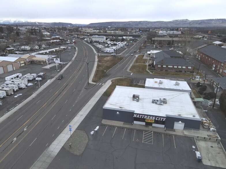 More Photos Of 3001 Main St, Union Gap Freestanding For Lease