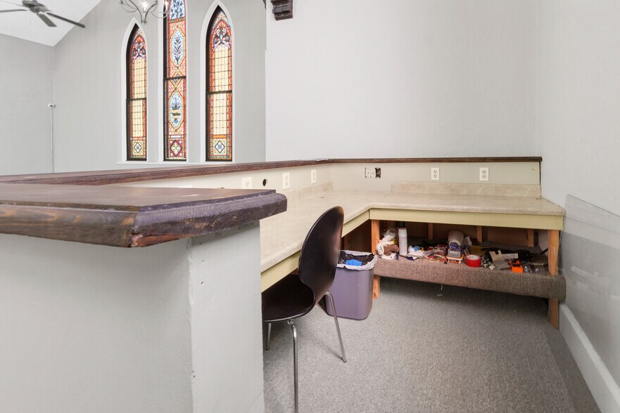 More Photos Of 311 17th St, Ashland Loft Creative Space For Sale