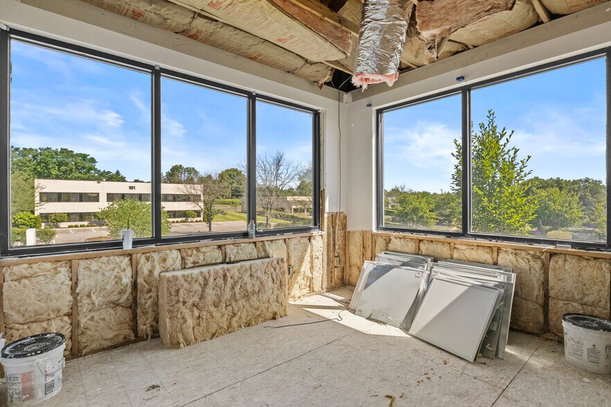More Photos Of 160 Prosperous Pl, Lexington Medical For Sale