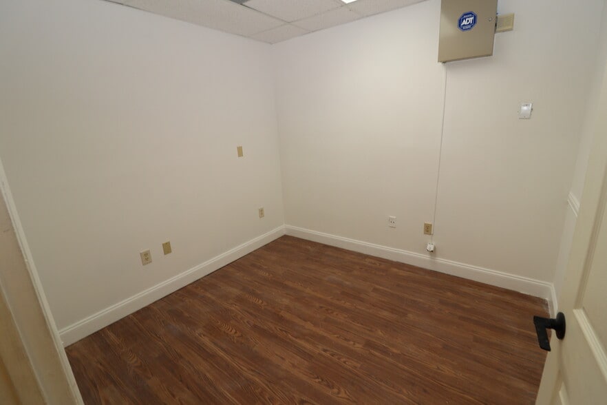 More Photos Of 6731-6755 Sunset Strip, Sunrise Unknown For Lease