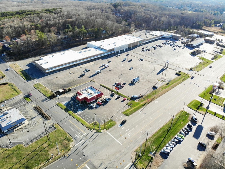 More Photos Of 220 W Kings Hwy, Eden Unknown For Lease