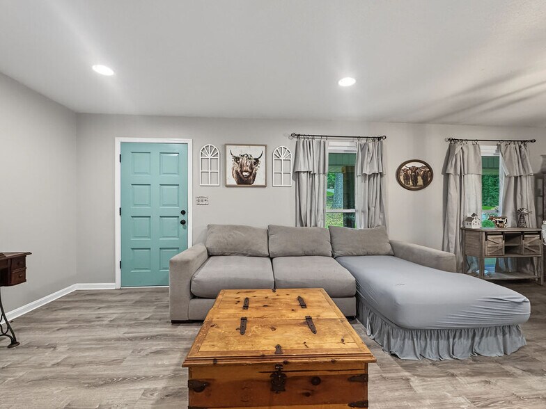 More Photos Of 5602 Highway 69 N, Northport Flex For Sale
