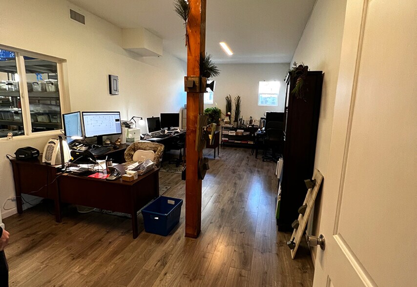 More Photos Of , Los Angeles Flex For Sale