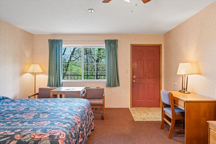 More Photos Of 3043 E Van Buren, Eureka Springs Hotel For Sale